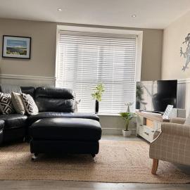 3 Bedroom Cottage in Conwy with Parking Sleeps 4