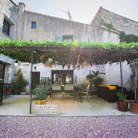 Oustaou de Betty et Bob, hotel v destinácii Le Cailar