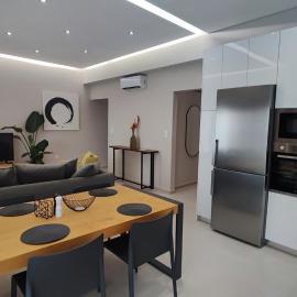 Luxury Apartment Stella, hotel u Pireju
