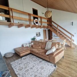 Private Lake Escape on Thunersee Direct Water Access, ξενοδοχείο σε Einigen