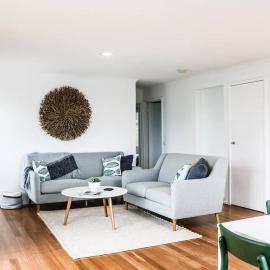 Lochview - 3 bedroom, pet friendly home with views, Hotel in Merimbula