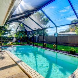 Close to Siesta Key, Shopping, Restaurants & More!