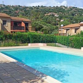 Studio avec piscine