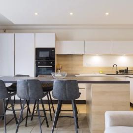 Q&R Renting - Suites Design Modernes et Luxueuses- Confort Parking AC Mer, hotel di Nice