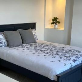 Four Double Bedroom Home - Free parking and Wi-Fi，霍斯福斯的飯店