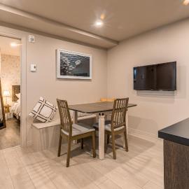 North House - Two bedroom Escape in the Heart of Old Quebec, khách sạn ở Quebec City