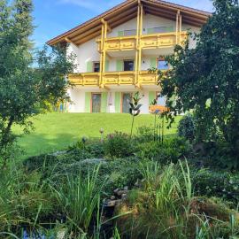 Ferienwohnung Am Kirchberg, Hotel in Achslach