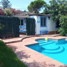 Apartamento con aparcamiento exclusivo en Marbella، فندق في مربلة
