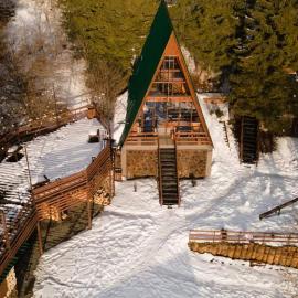 Forest Mood/ტყის განწყობა: Tsaghveri şehrinde bir otel