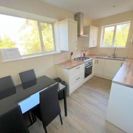 2-bed Flat - Wallington - 6min walk to station, Hotel in Carshalton
