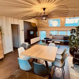 BeCosy Triplex chic et moderne style Loft, hotel in Beloeil