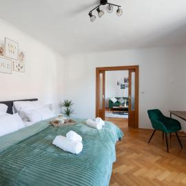 BeSSa Homes 6 Personen 2 Schlafzimmer, 3 King Size, Betten, Balkon, Küche