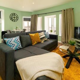 Clock Tower Retreat - Sea View Apartments in Morecambe, hotel u gradu Morkem
