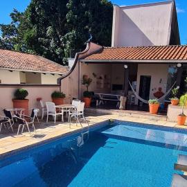 Viesnīca Theora hostel Casa Laranja Blumenau pilsētā Blumenava