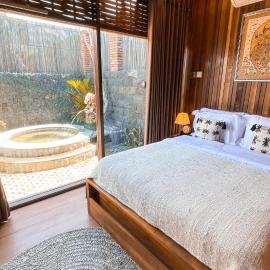 The Toya Bali - Private Room & Hot Spring Jacuzzi，Bangli的飯店