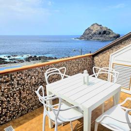 Brisas del Roque Coastline Apartment in Garachico、ガラチコのホテル