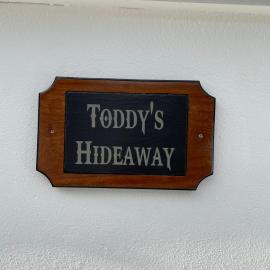 Toddys Hideaway、キャバンのホテル