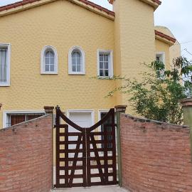 EL CHALET, hotel in Termas de Río Hondo