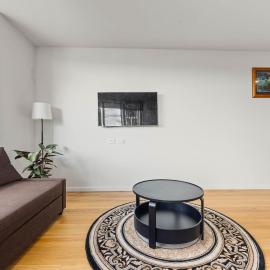 Spacious & Open 2 bd 2bth Unit in Canberra City, hotel in Canberra