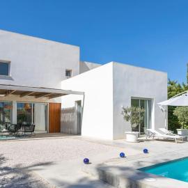 Villa Paloma with private pool, located 350m to the sea and tram station!