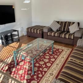 Spacious 4 bedroom House in Manukau, hotel in Auckland