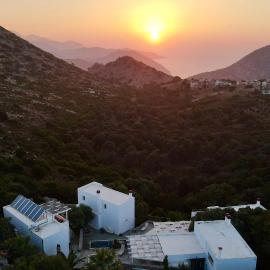 Mourtzanakis Residence - Traditional Eco Hotel in Achlada，Achlada的飯店