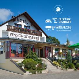 Hotel SCHNEIDER, hotel di Allersberg