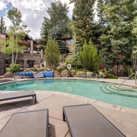 Ski-In/Ski-Out Studio in Aspen Snowmass Ski Resort, хотел в Сноумас Вилидж