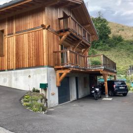 Un studio dans notre chalet, hotelli kohteessa La Plagne Tarentaise