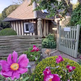 Au p'tit jardin, hotel in Saint-Sylvestre-de-Cormeilles