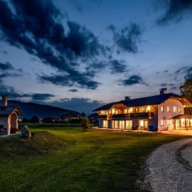 Ferienwohnung Mair am Bach, hotel v Brunicu