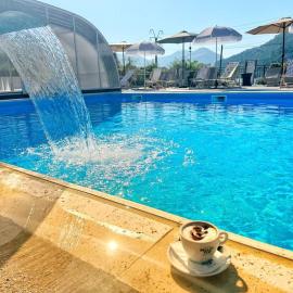 Complex Turistic Cetatea Drencova, khách sạn ở Drencova