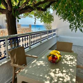 Stella Beach House, hotel in Archangelos
