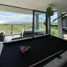 Seafront apartment with spectacular views, hotel in Porthcawl