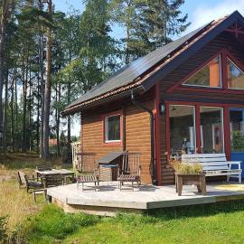 Trevligt gästhus nära Vänern och badplats โรงแรมในHammarö