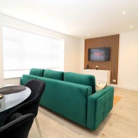 Luxury Apartment 5 mins to Luton Airport Sleeps 4