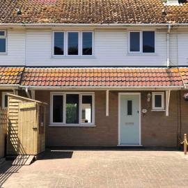 3 Bed House - Sleeps 6 - Garden - Parking - Wifi, hotel in Rye