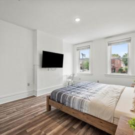 Oakland/University @D Modern and Spacious Private Bedroom with Shared, hotel u gradu 'Pittsburgh'