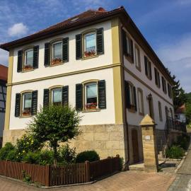 Exklusive Ferienwohnung Geisfeld, hotel di Geisfeld