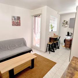 Cosy Appart. aux portes de Paris، فندق في فيلوجويف