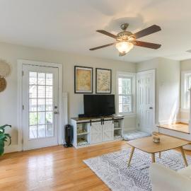 Chic Front Royal Retreat Near Shenandoah River!, хотел в Фронт Роял