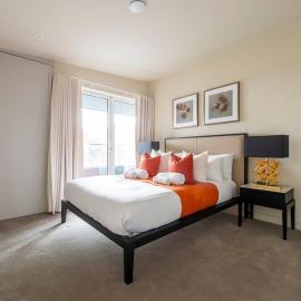 Chigwell 1BR Study Escape CHCL F9, hotel in Chigwell