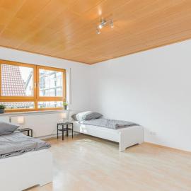 G02 große Wohnung - ideal für Teams und Monteure - Self Check-In, hotel v destinaci Gäufelden