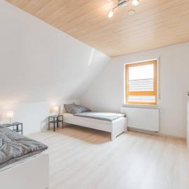 G03 große 8er Maisonette Wohnung - ideal für Teams und Monteure - Self Check-In, hotel v destinaci Gäufelden