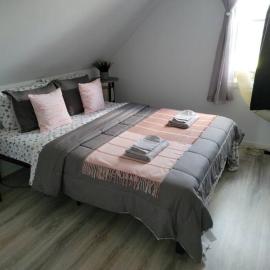 Comfy 1 bdrm apartment close to highway, hotel in Edmundston