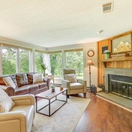 Wintergreen Resort Vacation Rental w/ Balcony!, hotel en Mount Torry Furnace