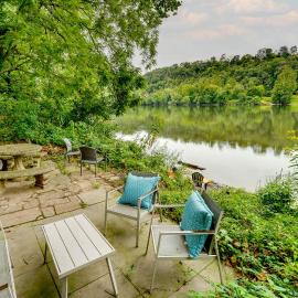 Upper Black Eddy Home w/ Delaware River Access!, hotel u gradu 'Upper Black Eddy'