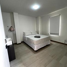 Nina´s - Juan Santamaria, hotel in Alajuela