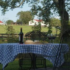 Farm living at it's best!, hotel em Pratts