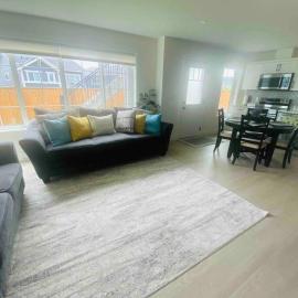 The Royal Bay Escape: Cozy 2 bedrooms garden suite, hotel in Colwood